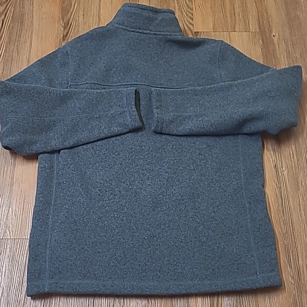 The North Face Gray Fleece Jacket for men colo blue zise m used good condition.